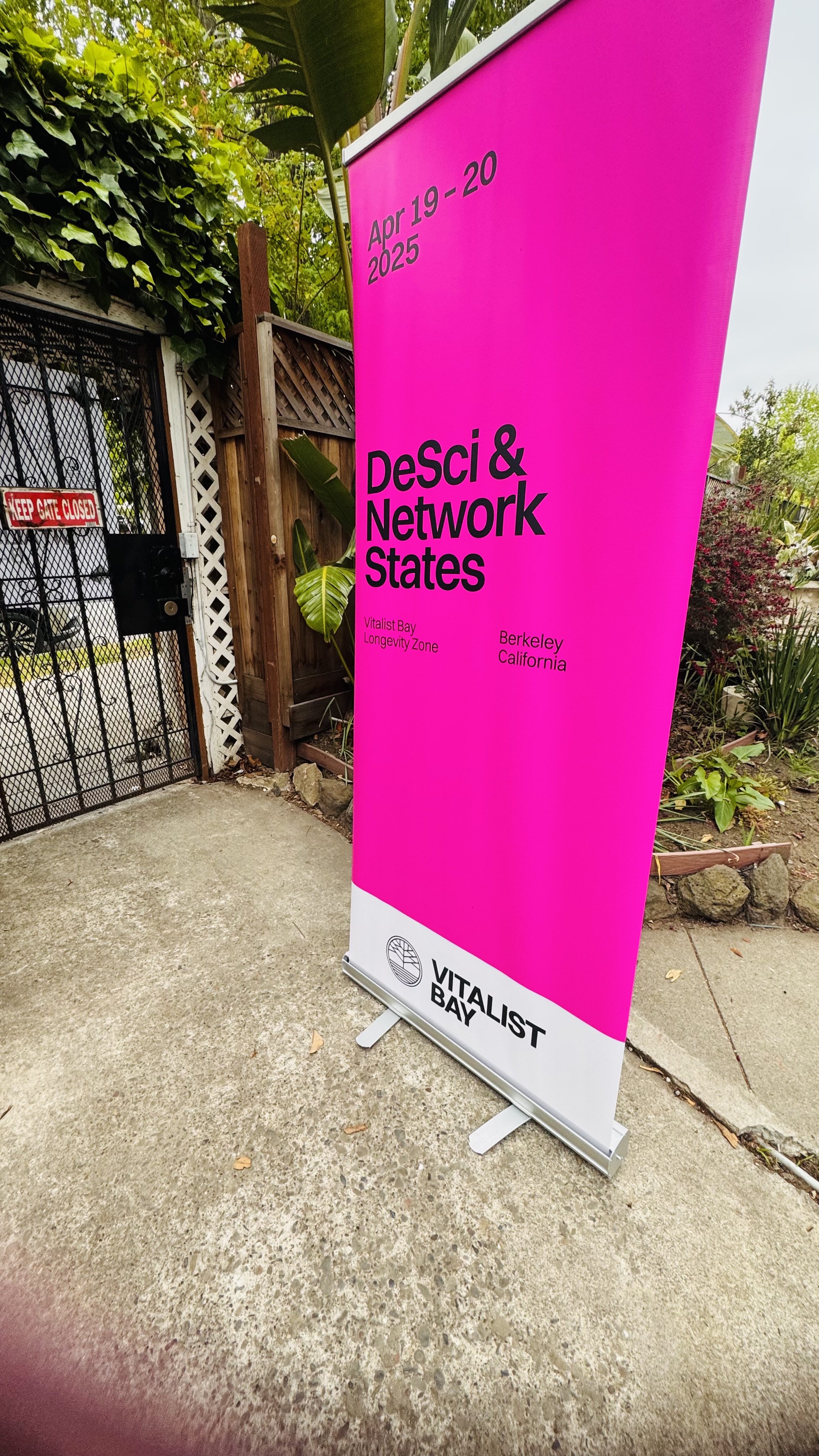 DeSci & Network States rollup banner installed on-site