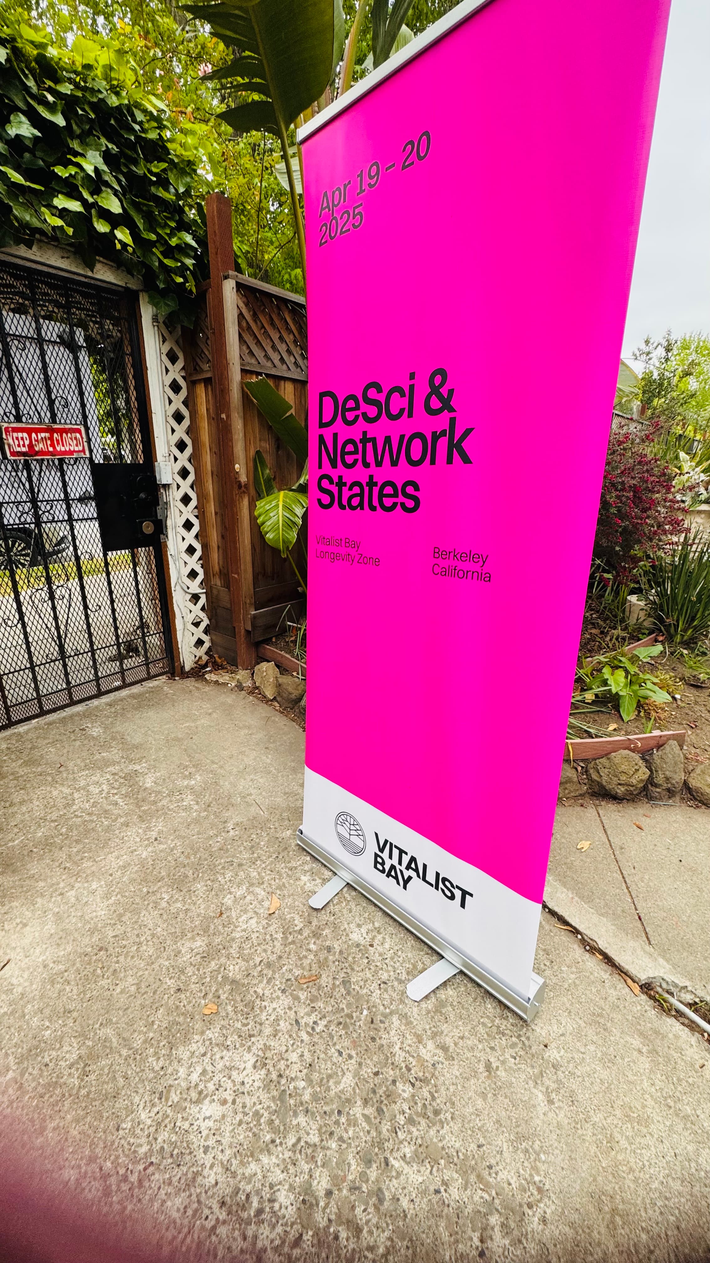 DeSci & Network States rollup banner installed on-site
