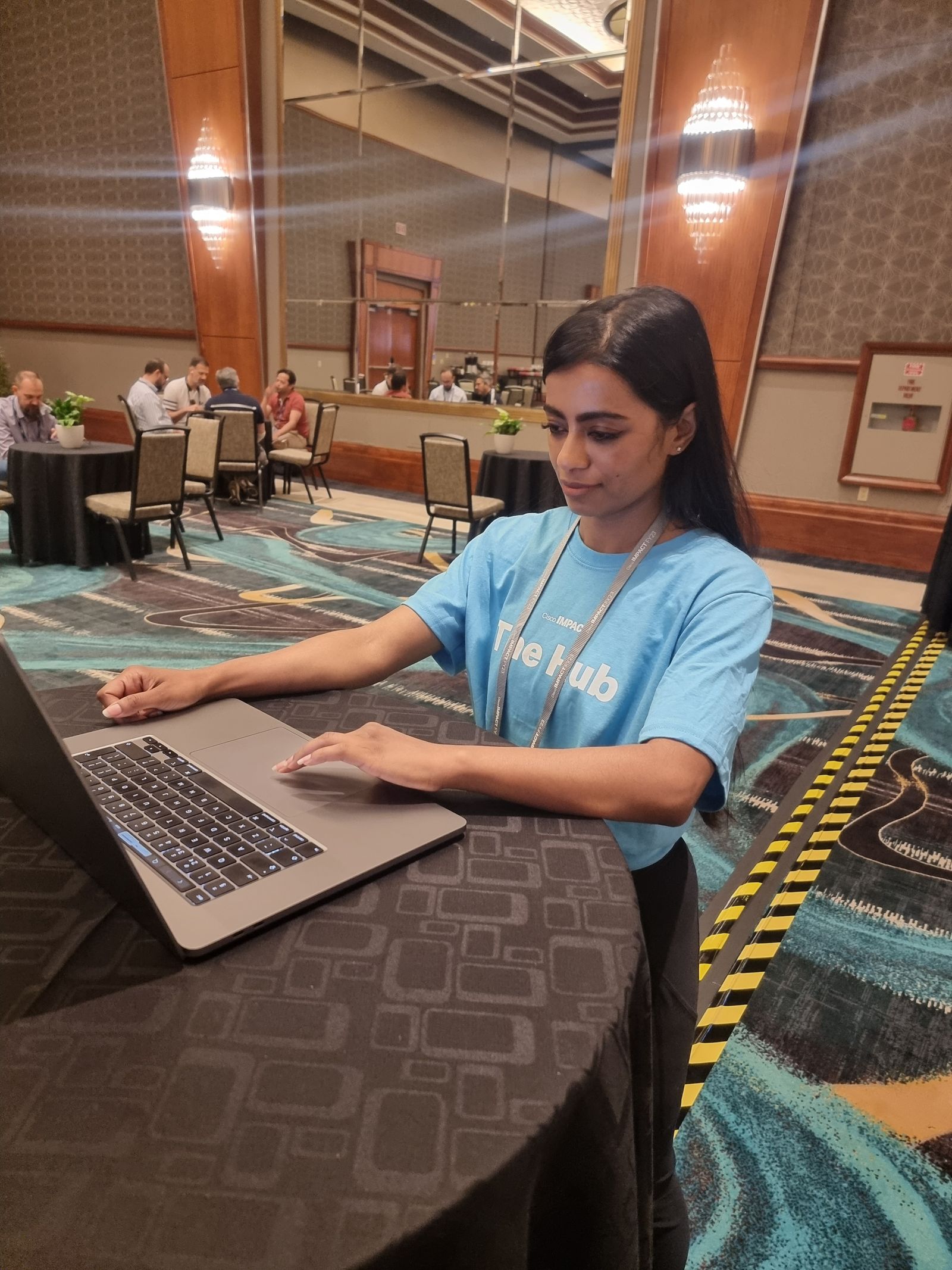 Shabia demoing Topology Builder on a laptop at the Cisco Live booth